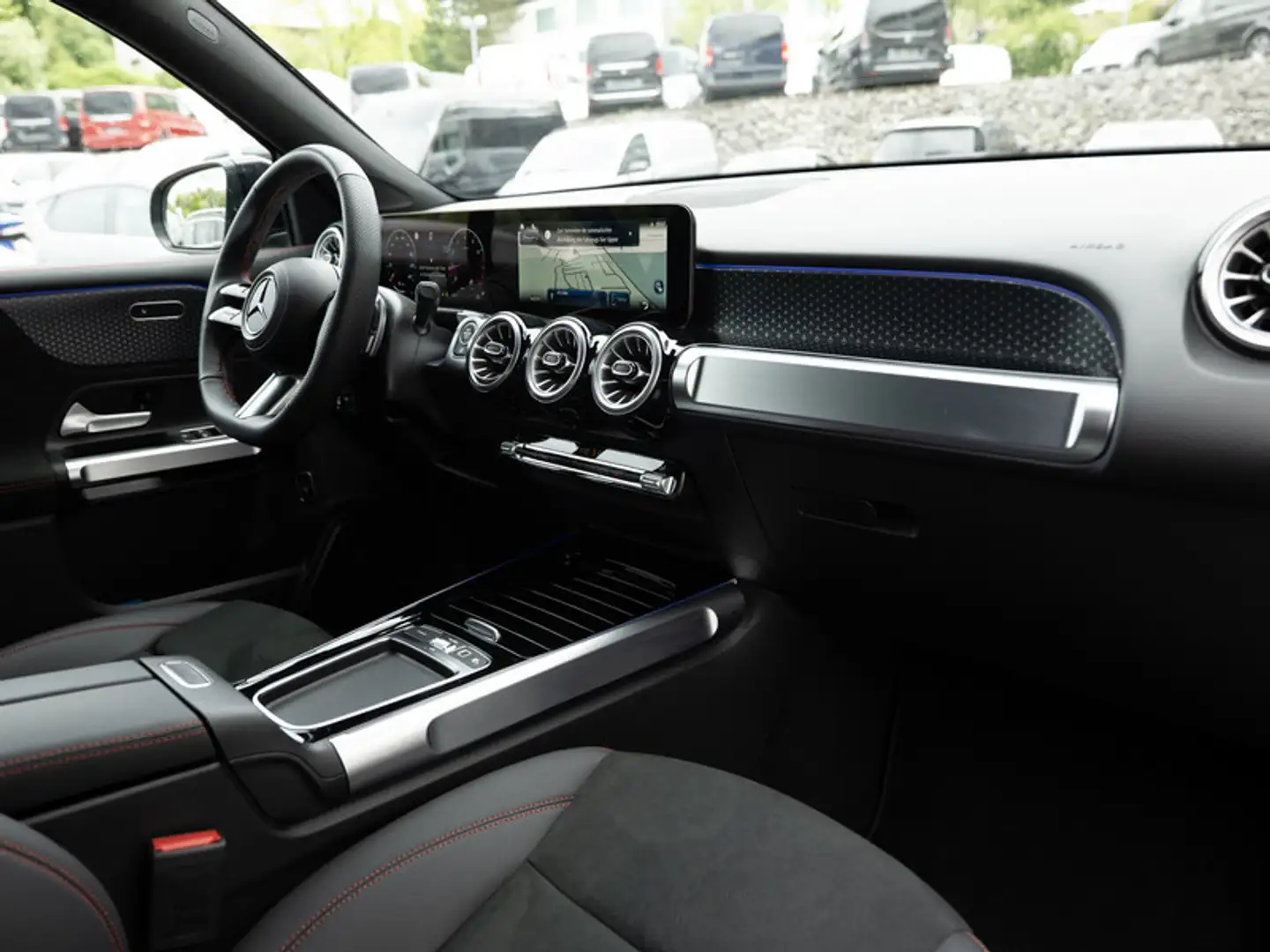 Mercedes-Benz GLB 200 AMG-Sport/ILS/360/AHK/Night/Totw/Distr Zwart - 2