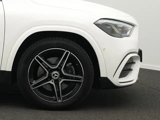 Mercedes-Benz Gla Class view 8