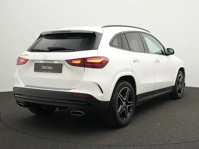 Mercedes-Benz Gla Class view 3