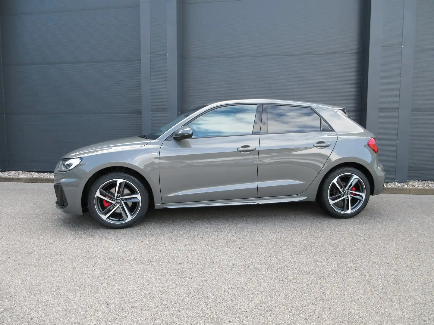 Audi A1 25 TFSI S line Grau - 2