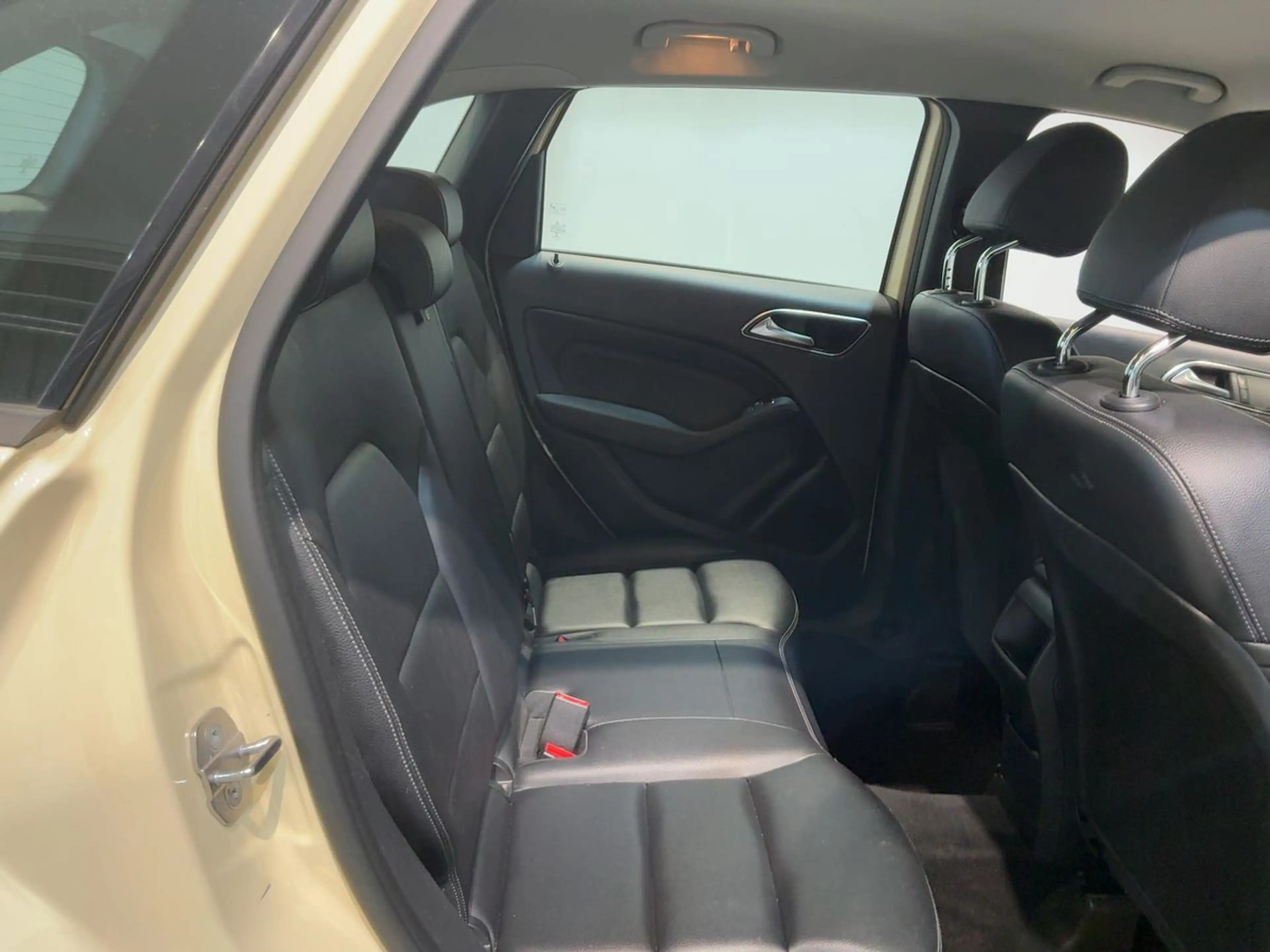 Mercedes-Benz B 200 d DCT Taxi — photo 14