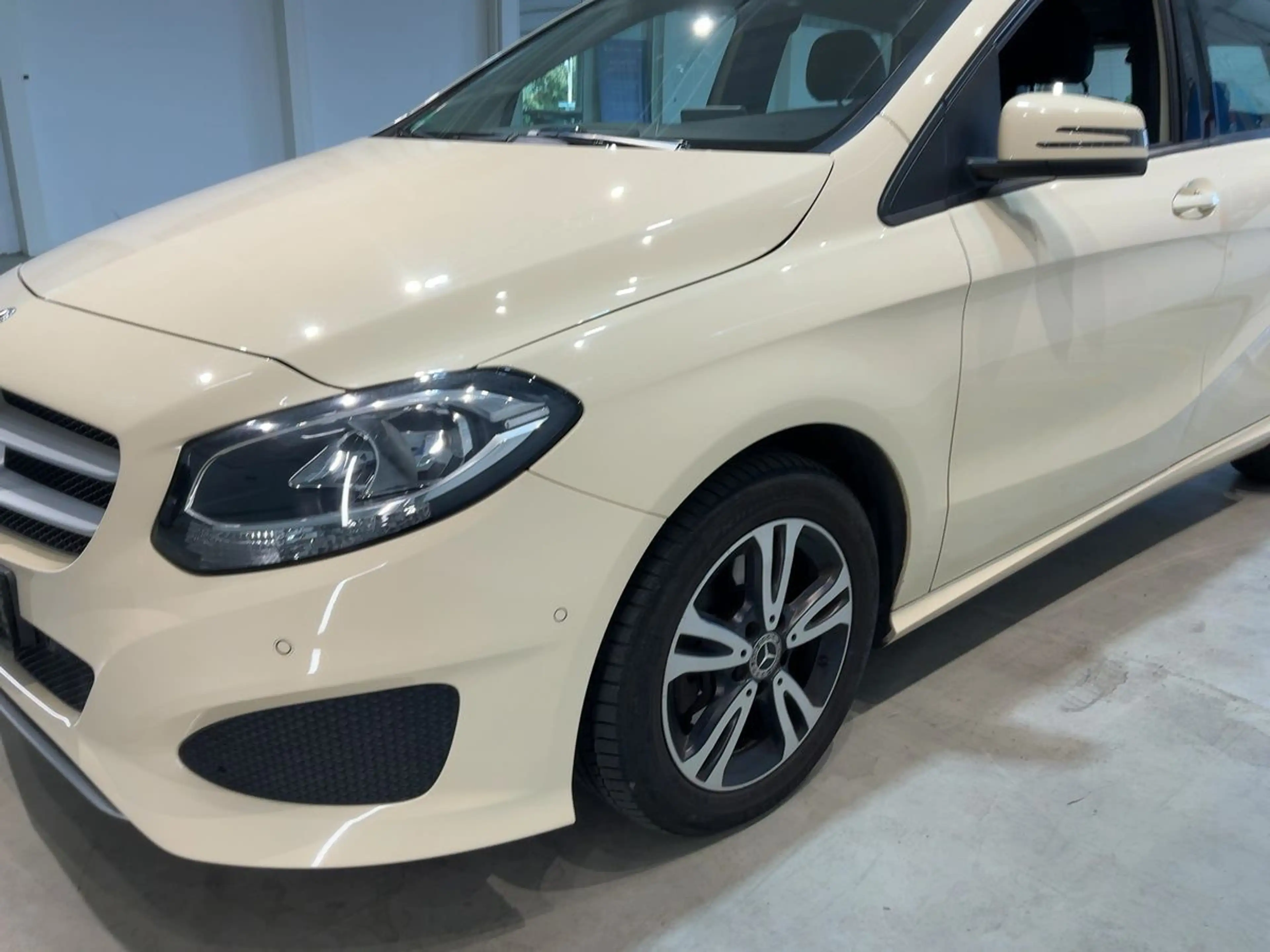 Mercedes-Benz B 200 d DCT Taxi — photo 5