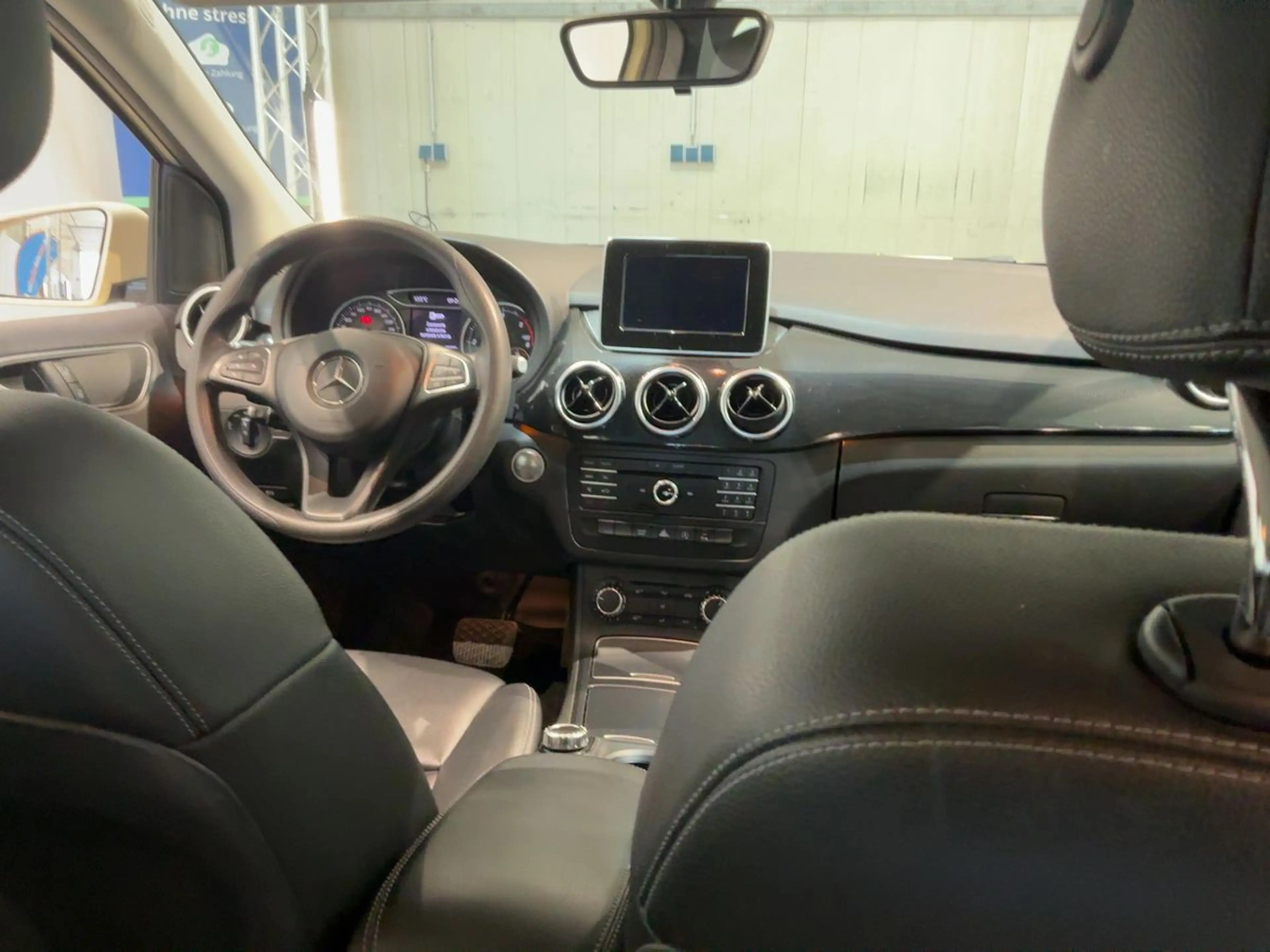 Mercedes-Benz B 200 d DCT Taxi — photo 12