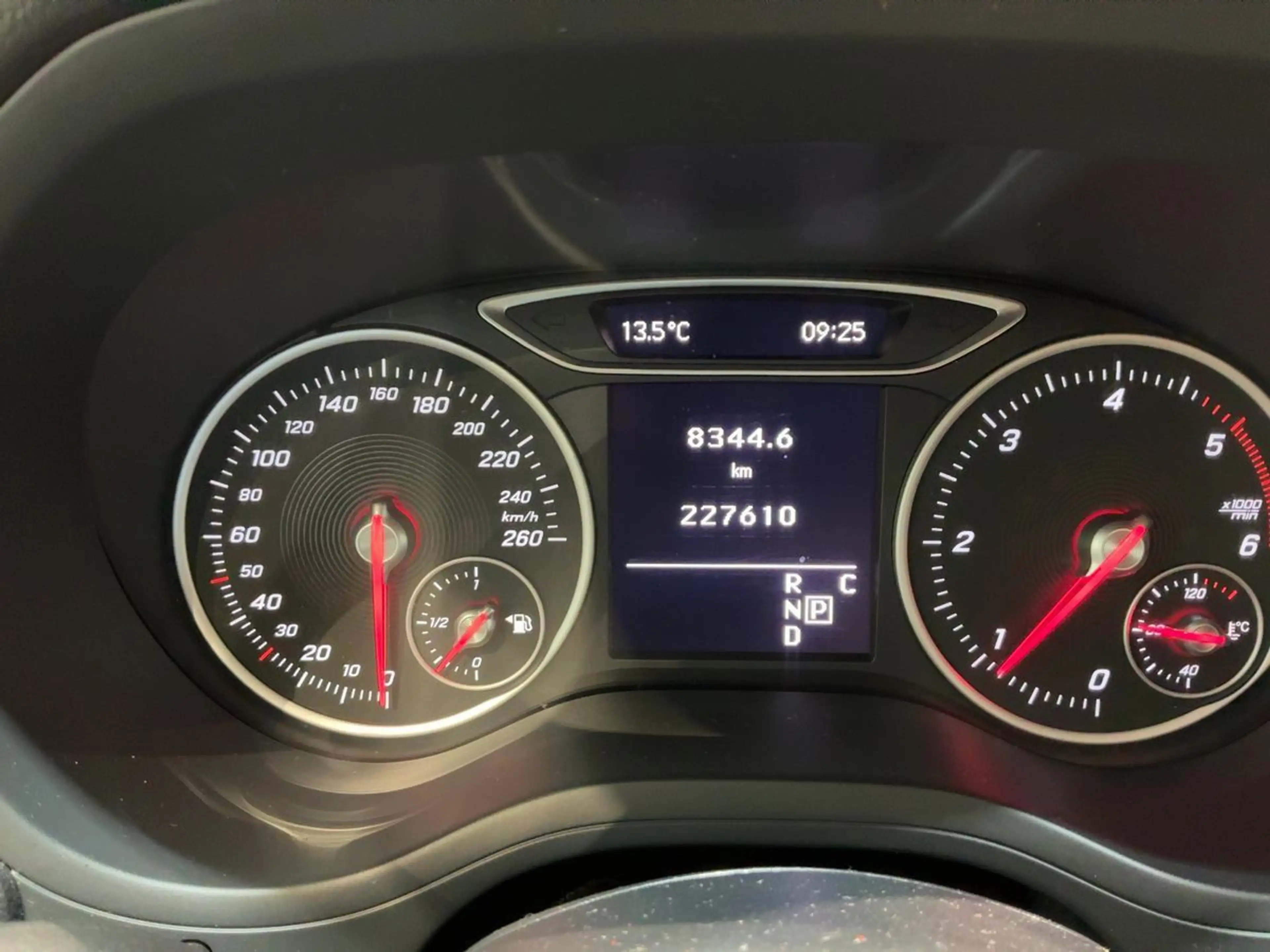 Mercedes-Benz B 200 d DCT Taxi — photo 9