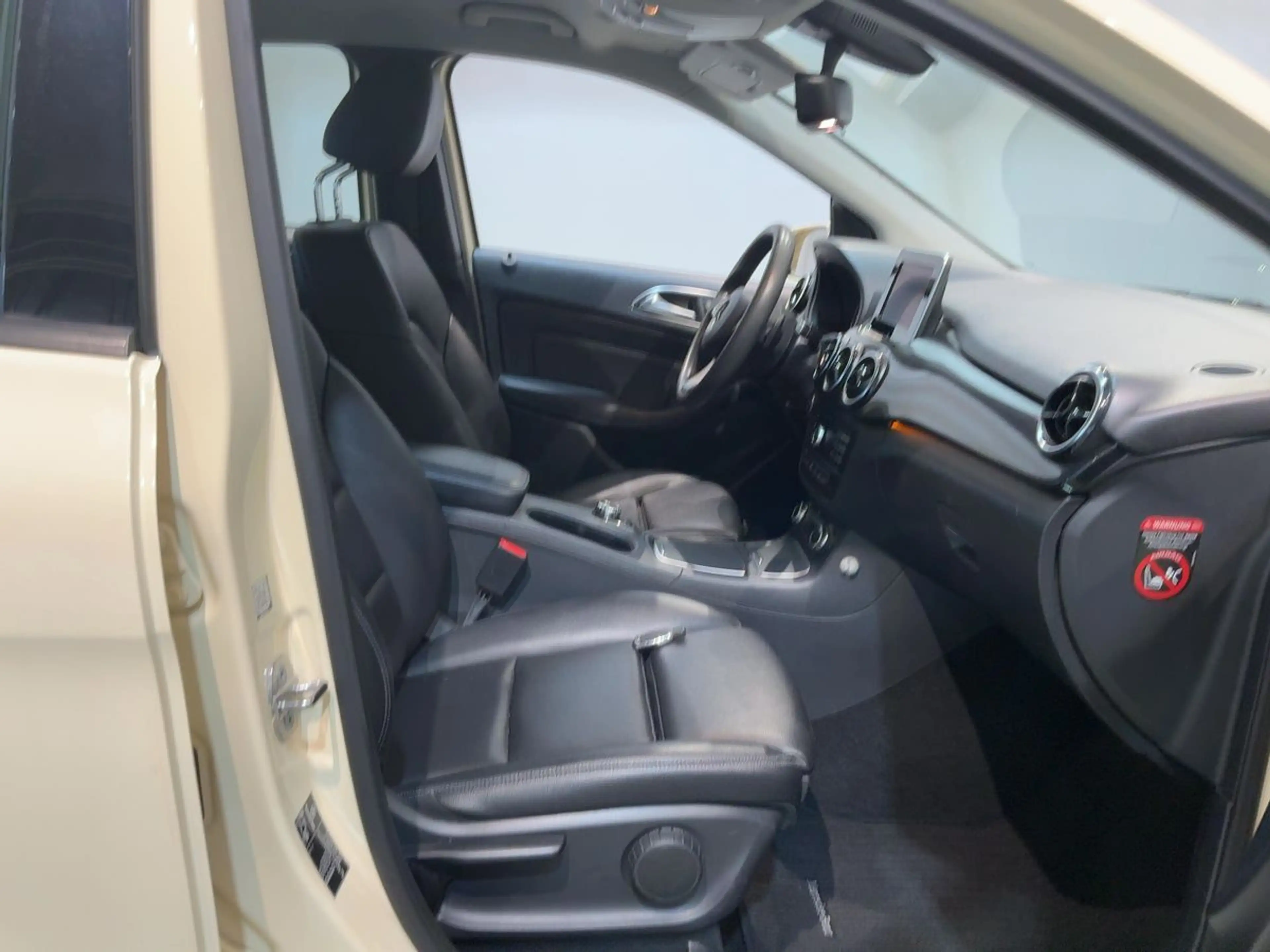 Mercedes-Benz B 200 d DCT Taxi — photo 13