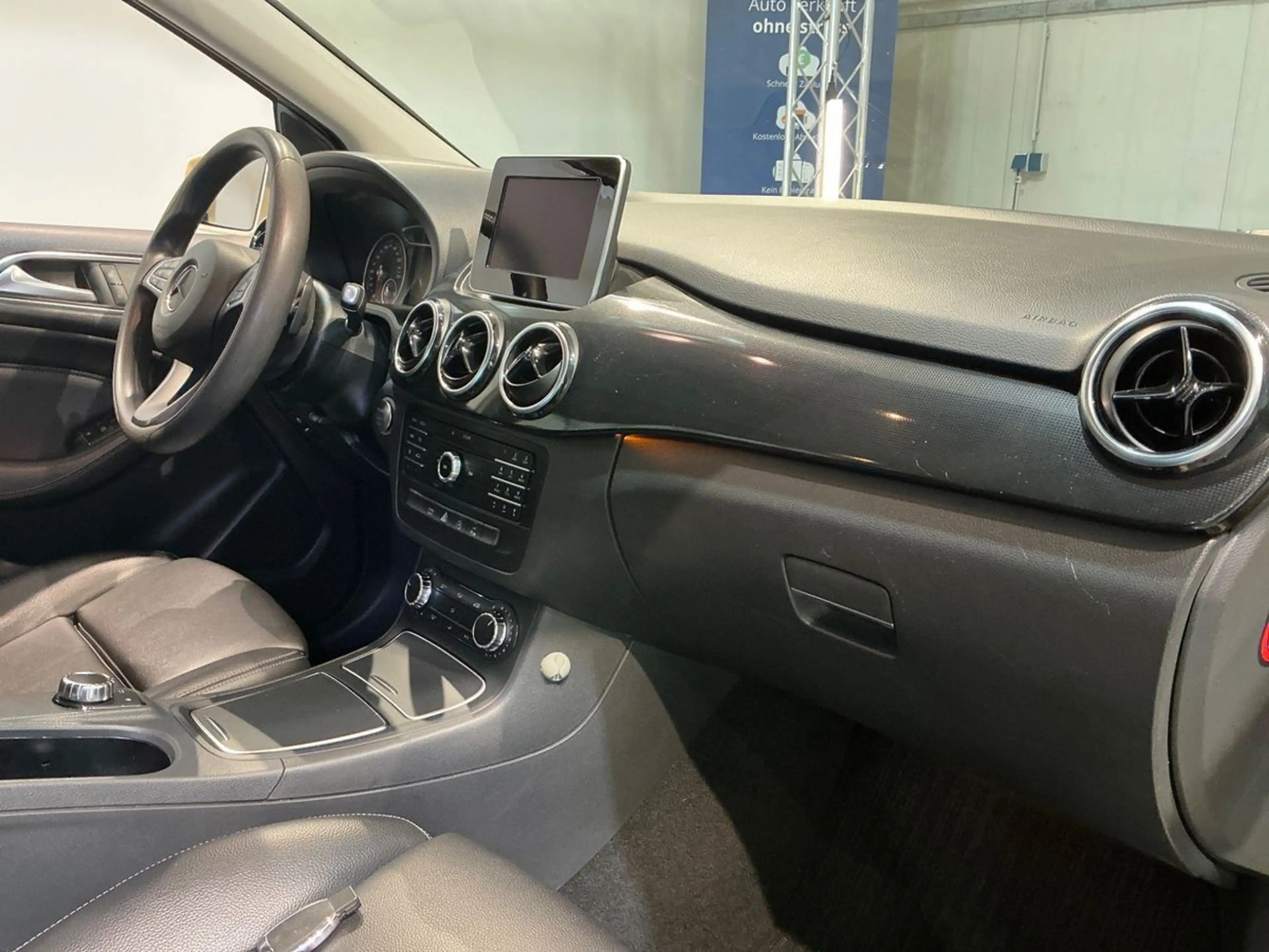 Mercedes-Benz B 200 d DCT Taxi — photo 11