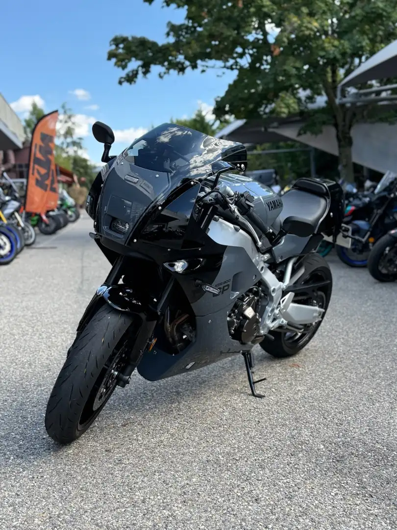 Yamaha XSR 900 Noir - 1
