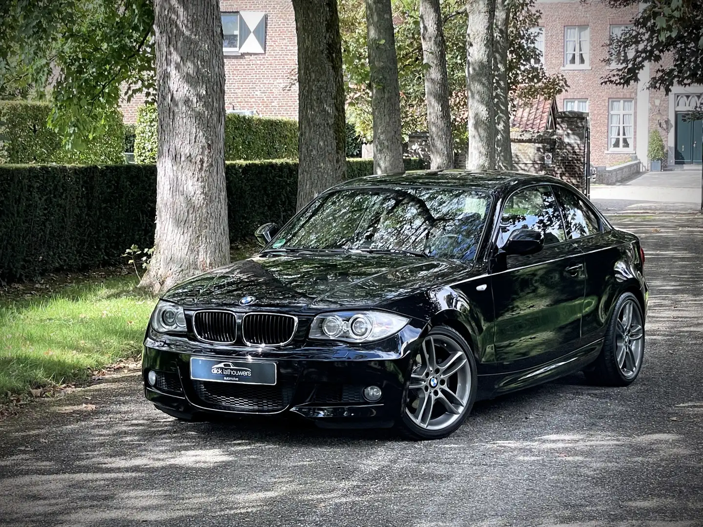 BMW 125 1-serie Coupé 125i High Executive AUT / M-SPORT / Zwart - 1