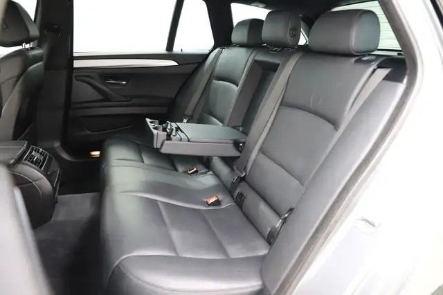 BMW 5 Series view 9