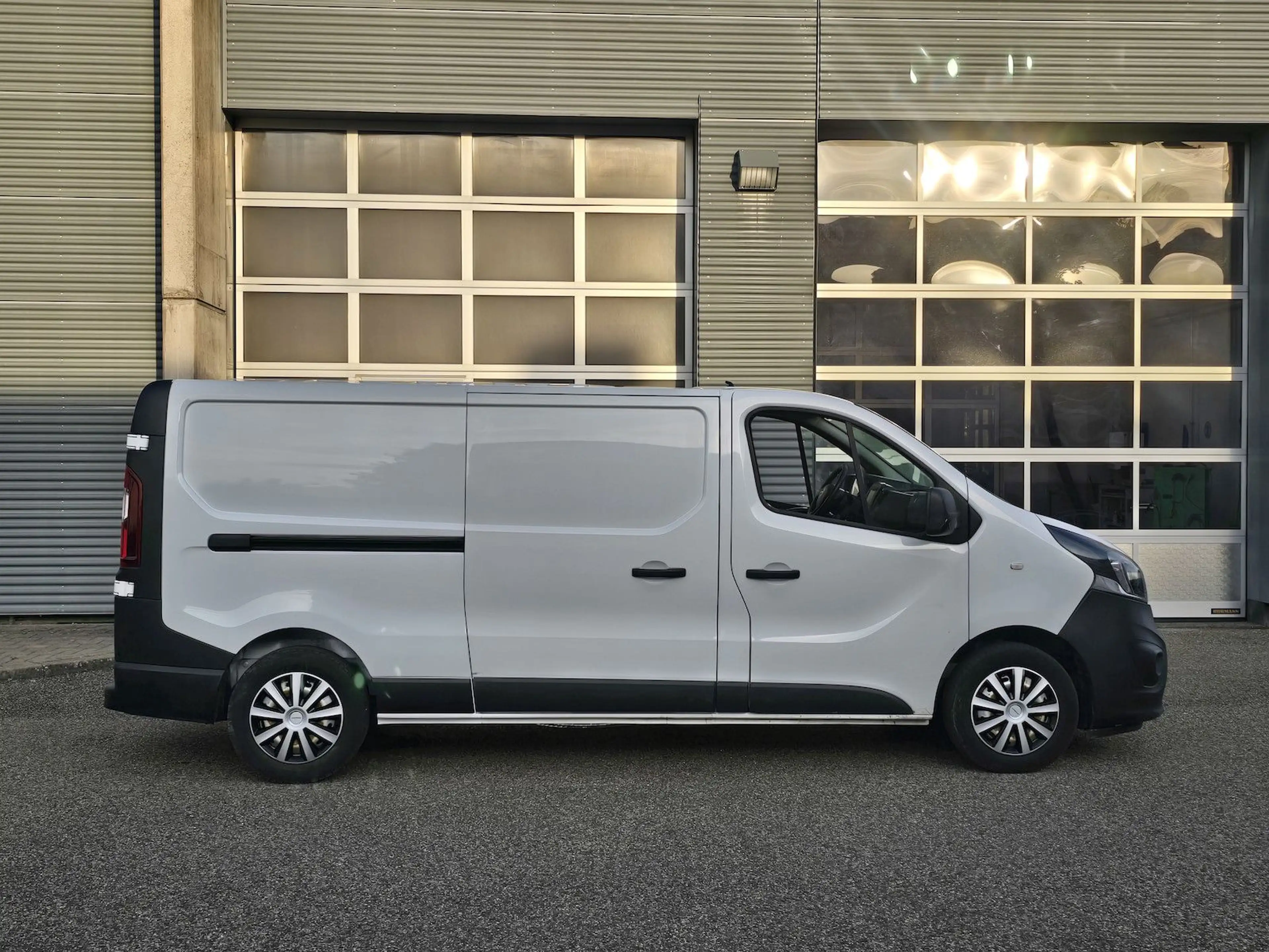 Opel Vivaro Kasten L2H1 Kühlkasten Klima NAVI — photo 3