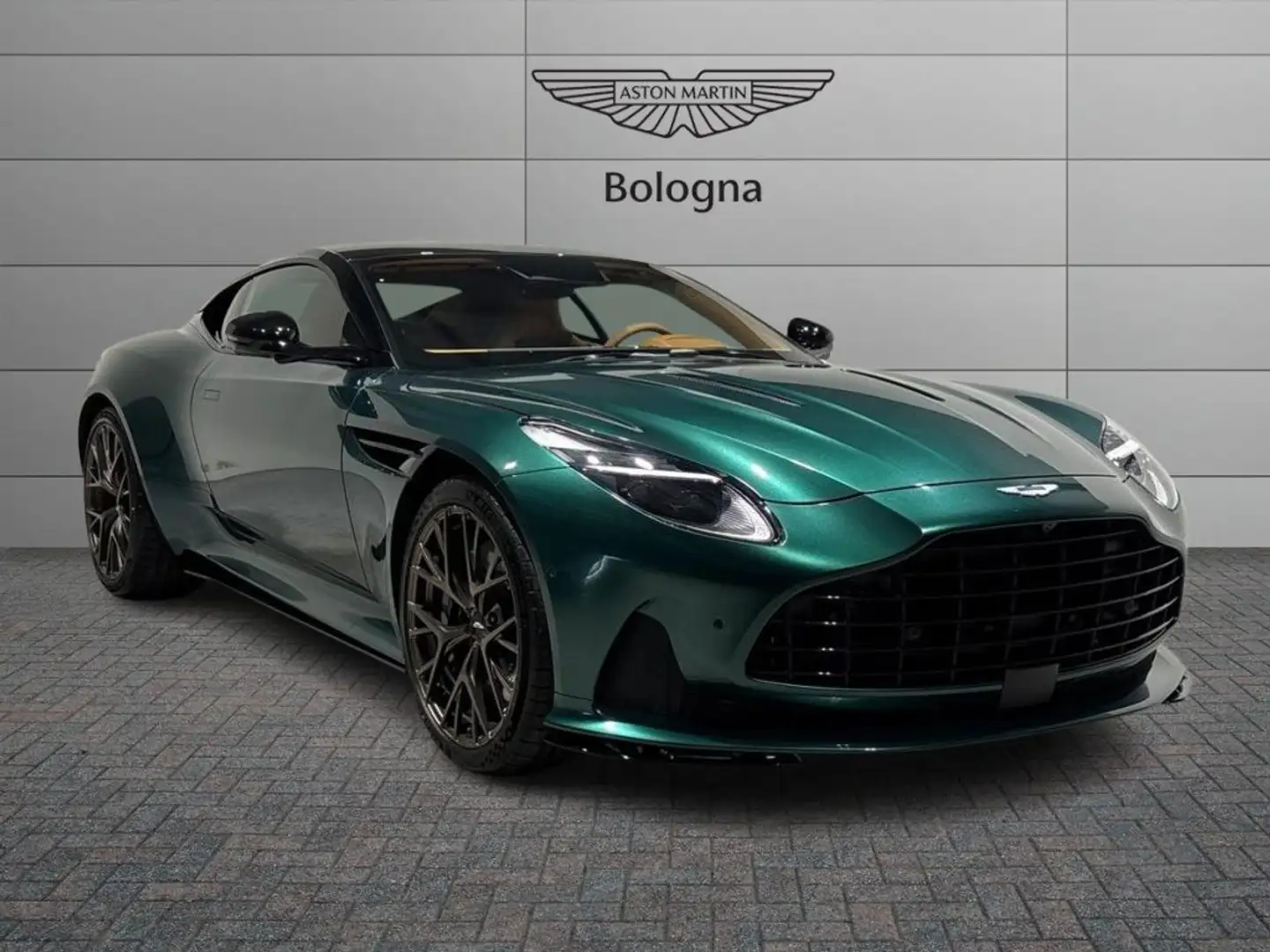 Aston Martin DB12 V8 Coupé Verde - 1