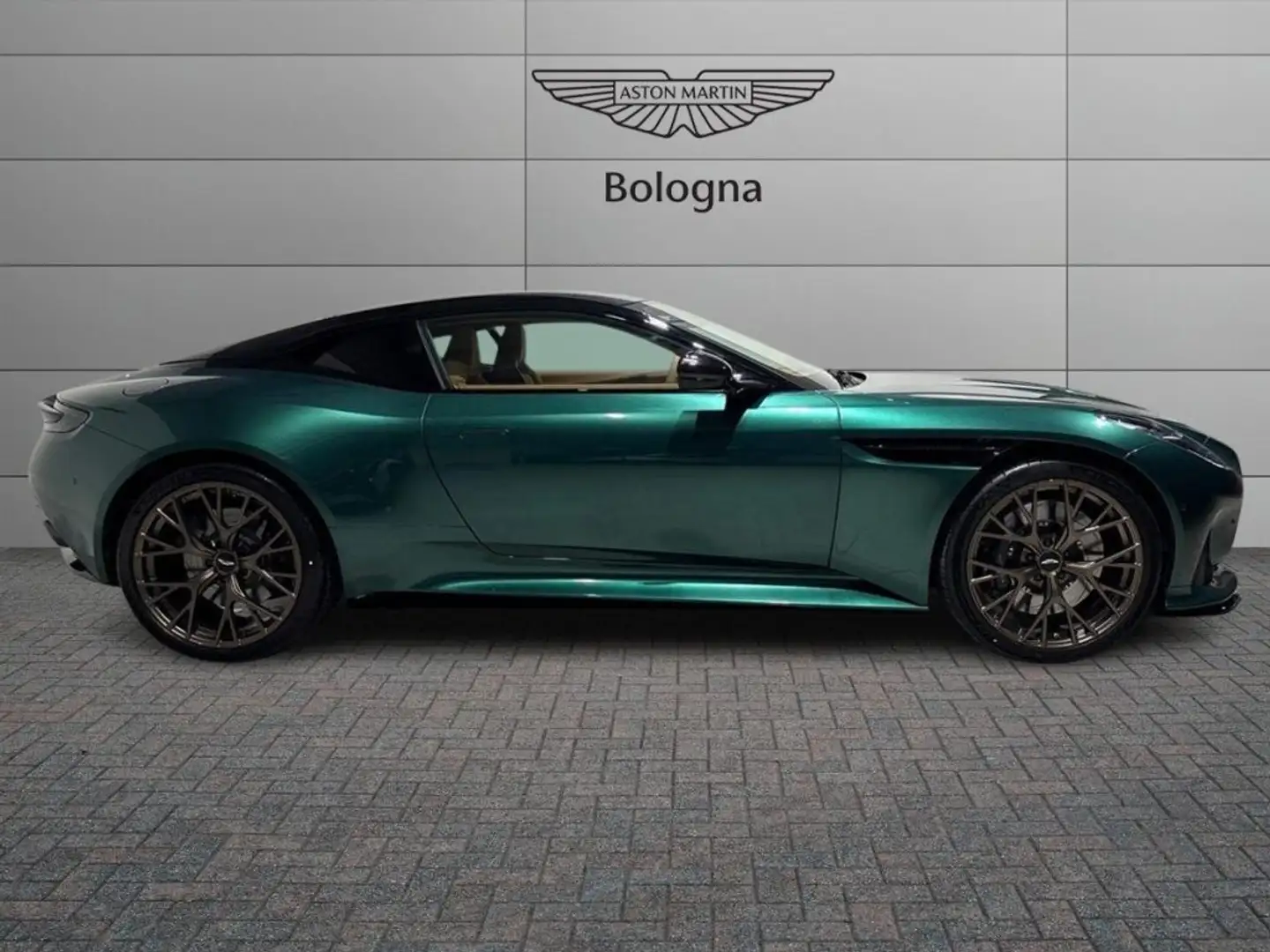 Aston Martin DB12 V8 Coupé Verde - 2