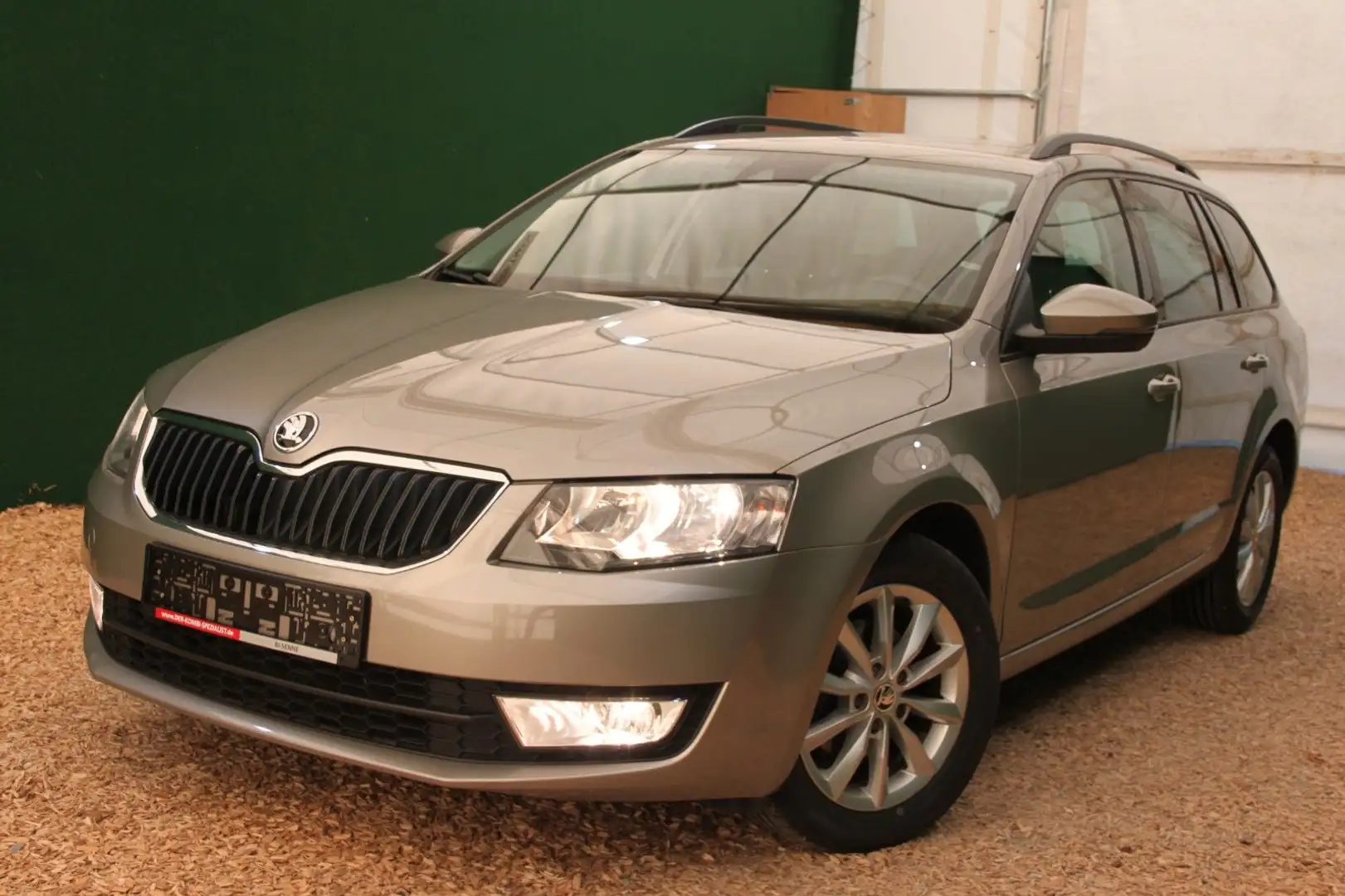 Skoda Octavia Combi 1.2/ Alu/ Navi/ Automatik/ Shz Beige - 2