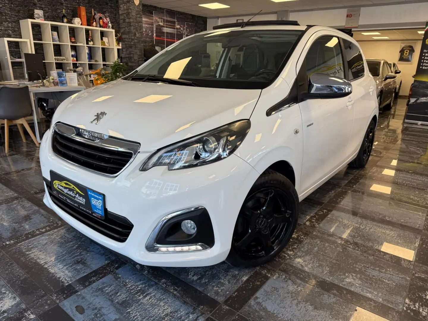 Peugeot 108 TOP Style*Aluräder*Touch*Kamera*Klimaanlage Weiß - 1