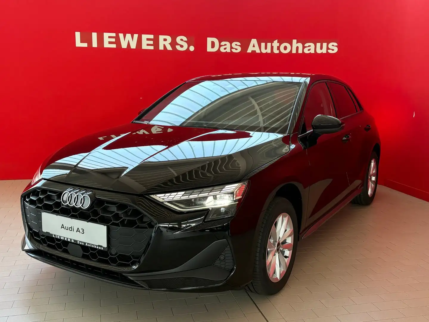Audi A3 30 TFSI Schwarz - 1