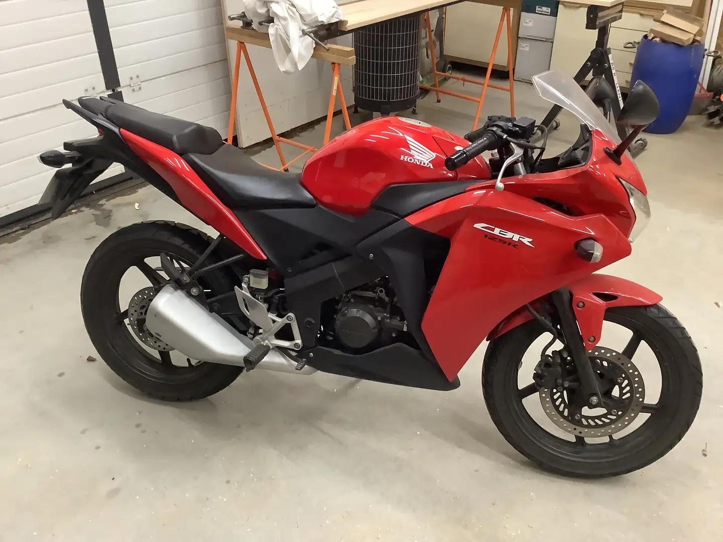 Honda CBR 125 Rood - 1