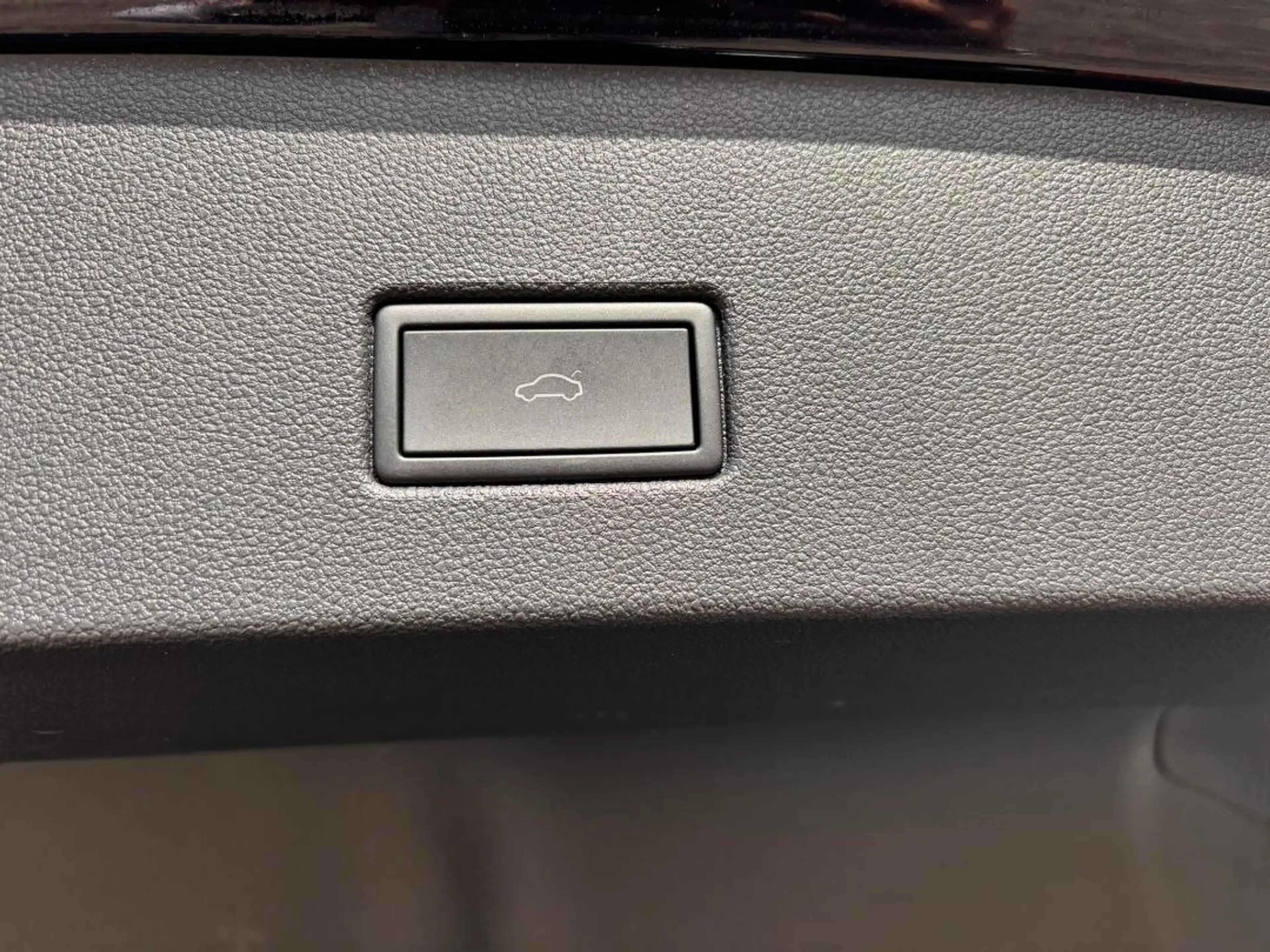 Volkswagen T-Roc R-Line 1.5 l TSI+DAB+KAMERA+NAVI — photo 6