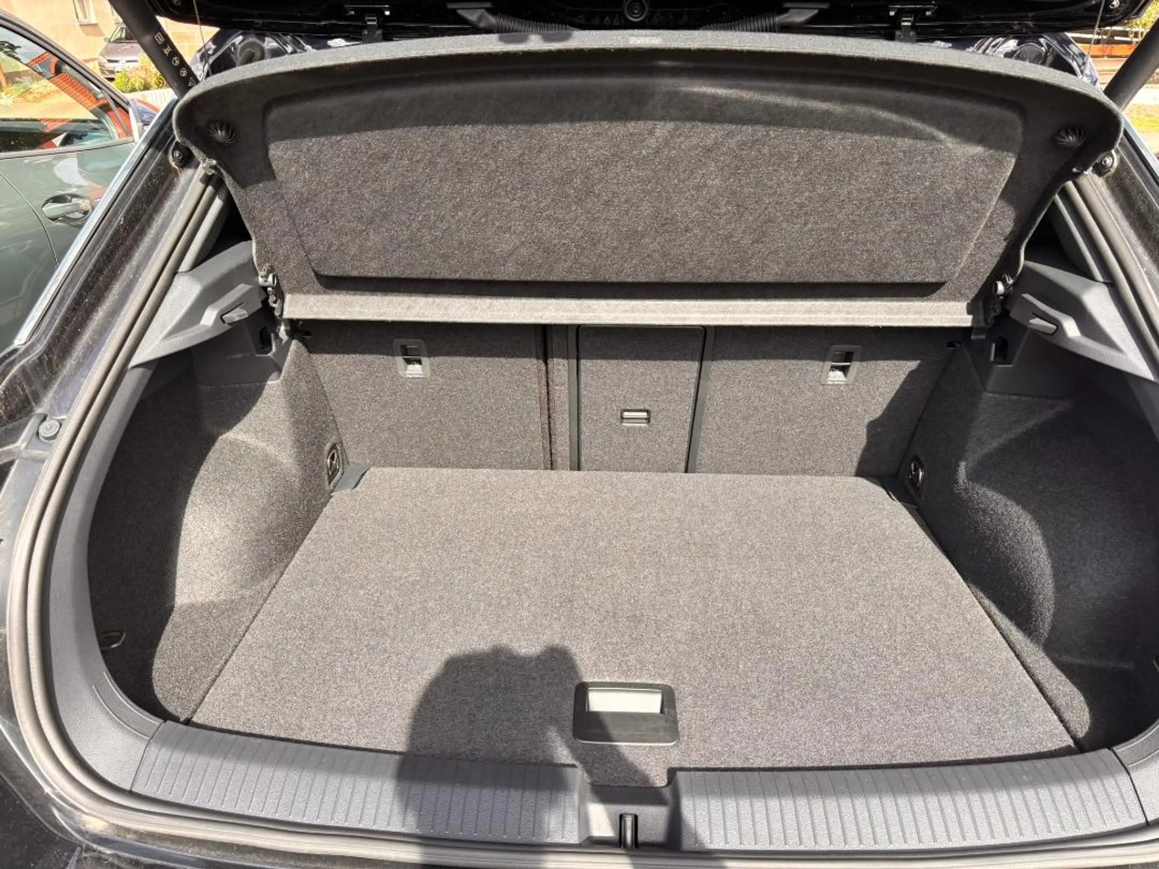 Volkswagen T-Roc R-Line 1.5 l TSI+DAB+KAMERA+NAVI — photo 5