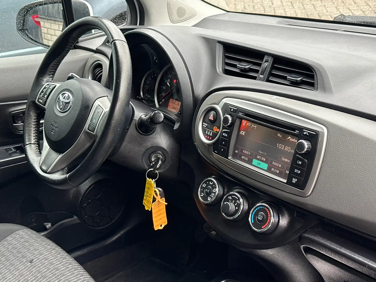Toyota Yaris 1.0 VVT-i Aspiration Airco - Nieuwe Apk - 5Deurs - Wit - 2