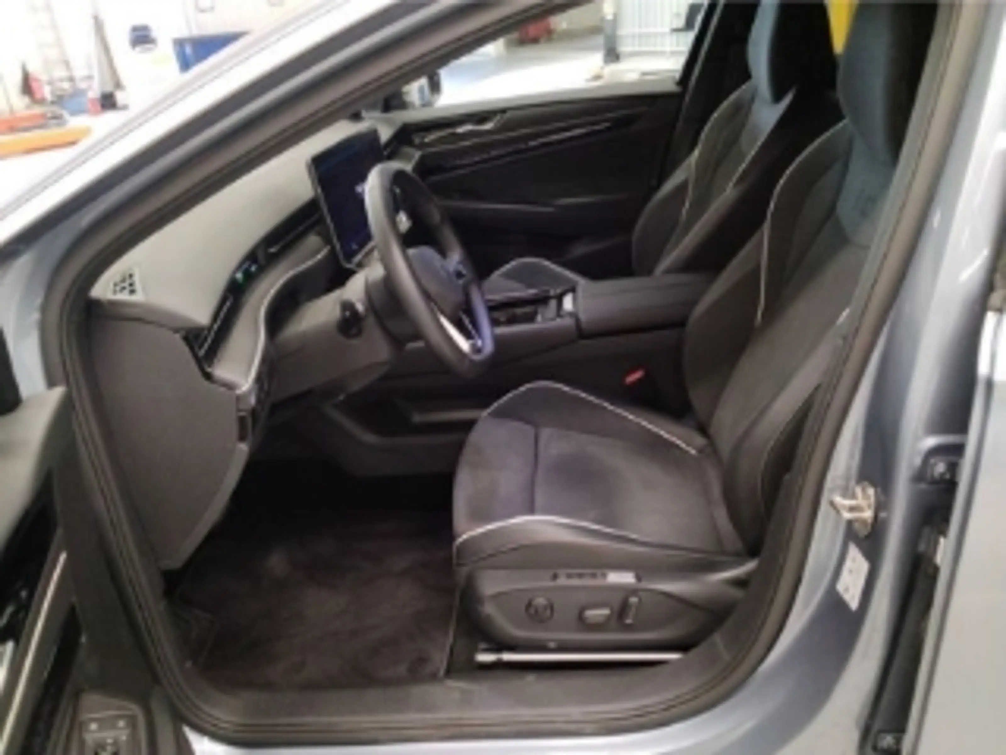 Volkswagen ID.7 Pro IQ.LIGHT 20 HUD 360 WÄRMEP. AHK ACC — photo 3