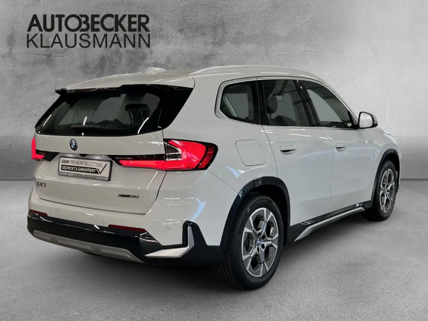 BMW iX1 xDrive30 xLINE 18''LC PROF HUD AHK SPORTSITZE 360° Weiß - 2
