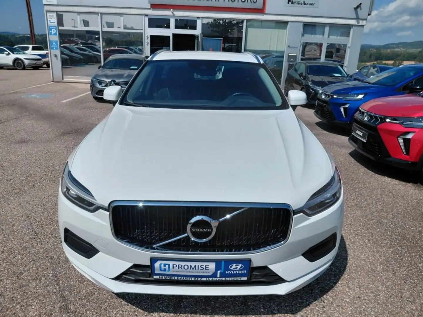 Volvo XC60 Momentum Pro AWD Geartronic Weiß - 2
