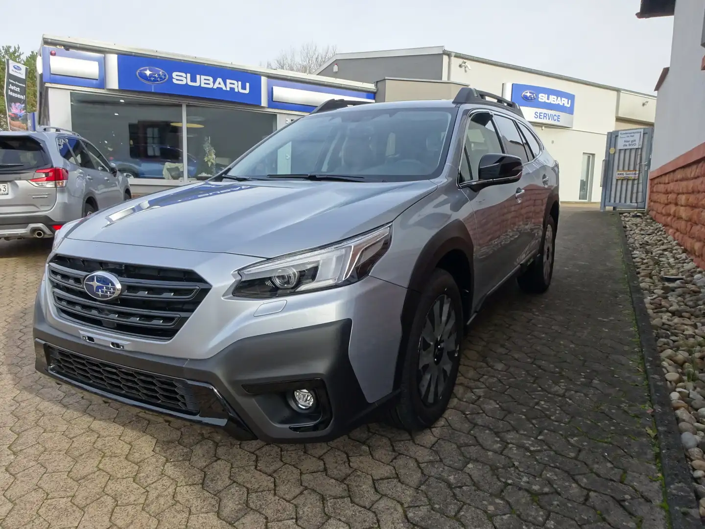 Subaru OUTBACK 2.5i Exclusive Cross 2025 Modell Argento - 1