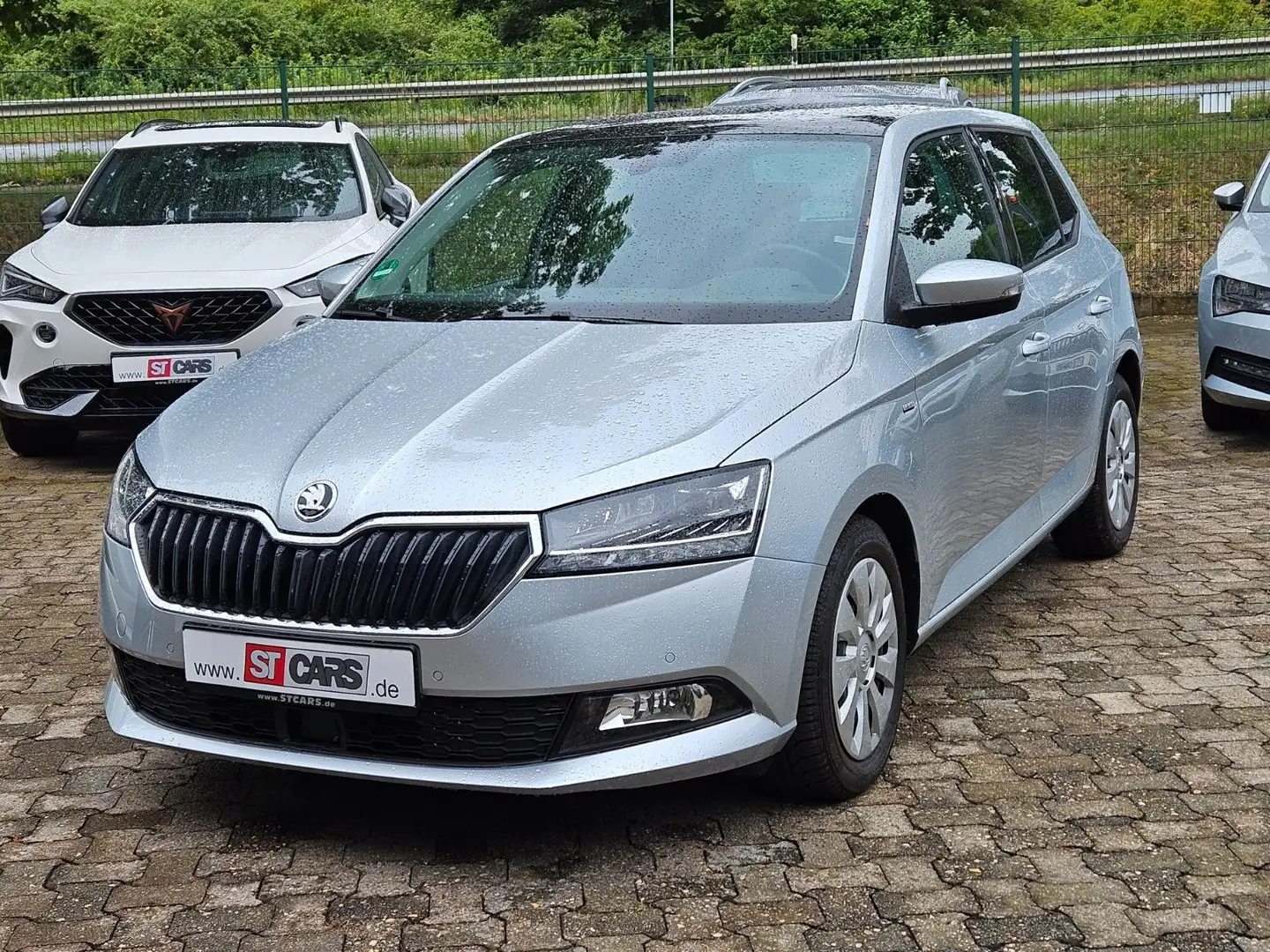 Skoda Fabia Clever Best of Aut.  PANO/NAVI/ACC/LED/SHZ Plateado - 2