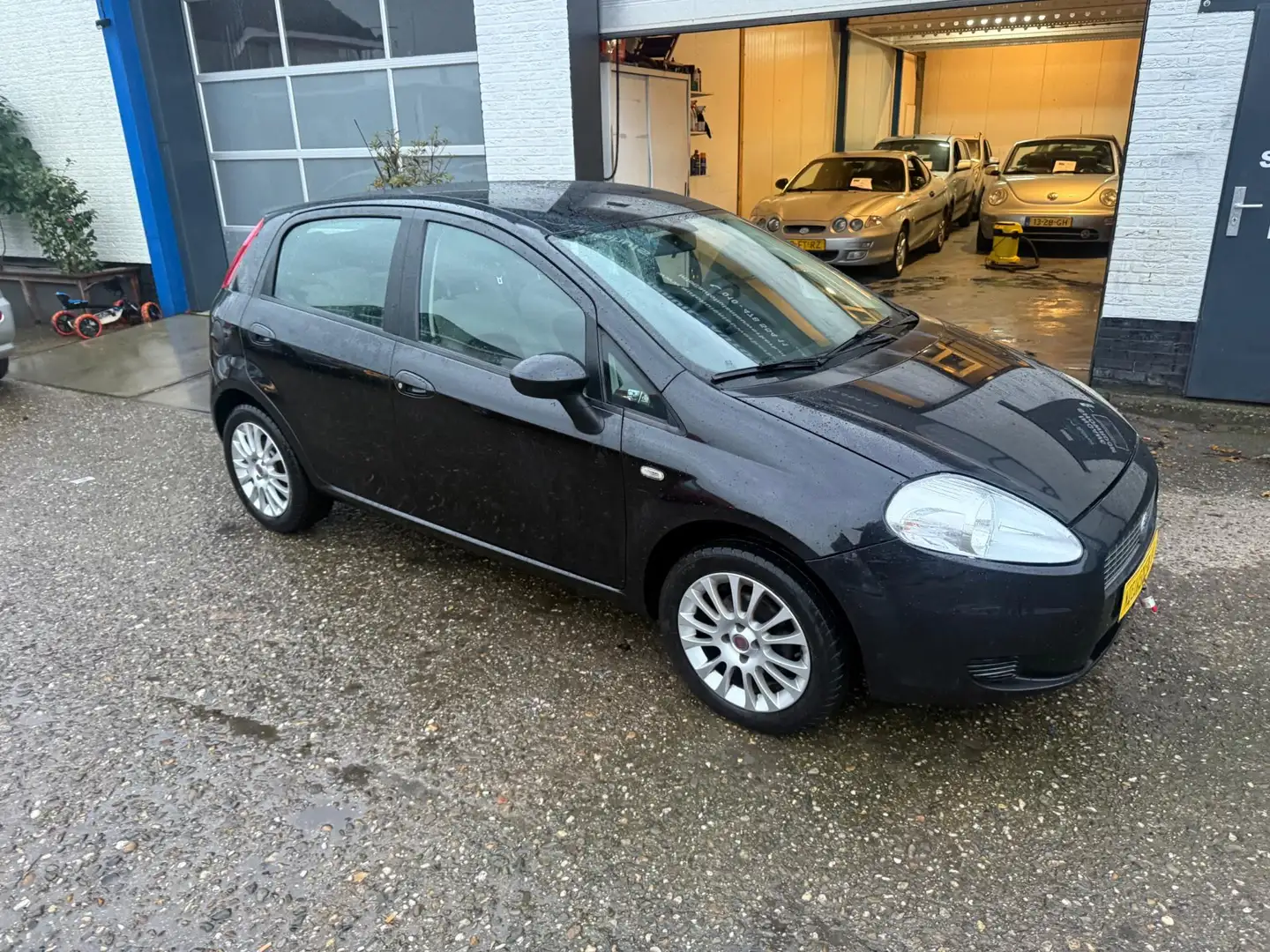 Fiat Grande Punto 1.4 Dynamic- Automaat- Met gereviseerde Bak, Airco Zwart - 2