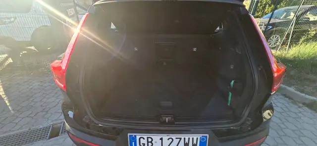 Volvo XC40 view 8