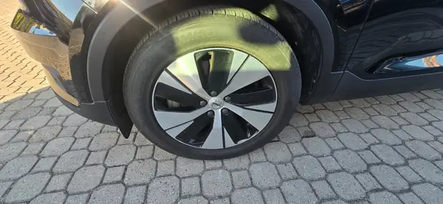 Volvo XC40 view 9