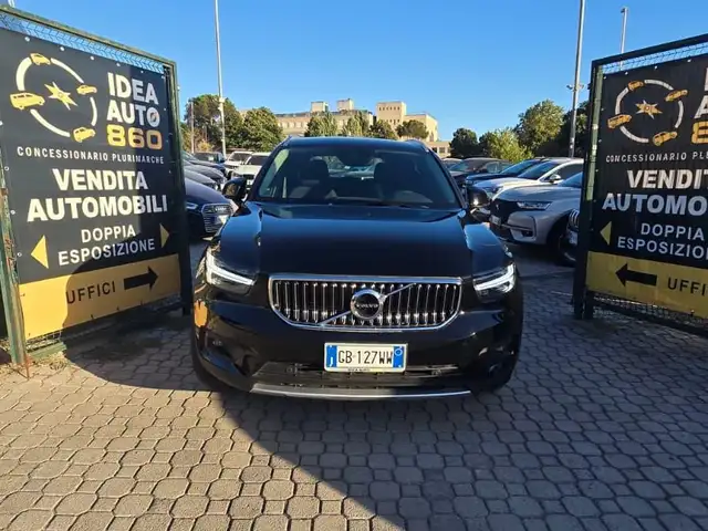 Volvo XC40 view 2