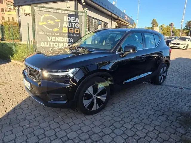 Volvo XC40 view 3