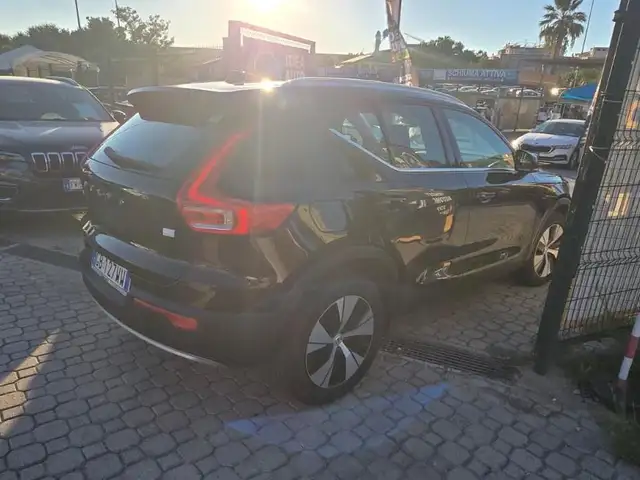 Volvo XC40 view 4