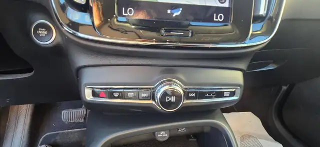 Volvo XC40 view 15