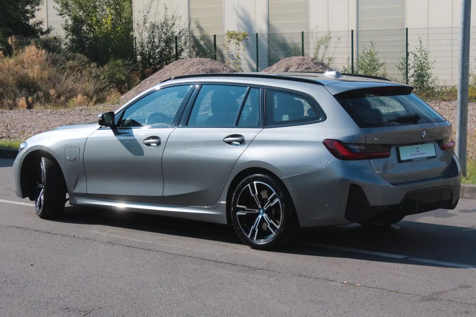 BMW 330 e xDrive M Sport Widescreen H&K Cam UVP76T€ Grau - 2