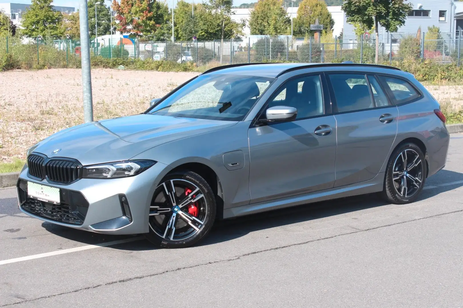 BMW 330 e xDrive M Sport Widescreen H&K Cam UVP76T€ Grau - 1
