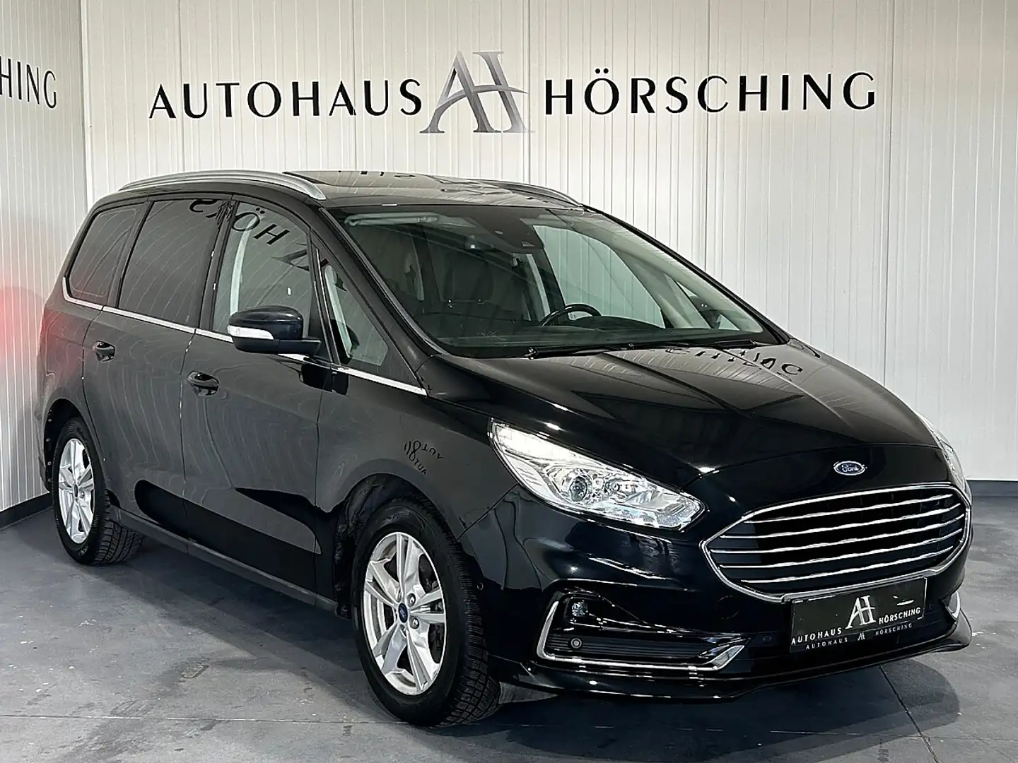 Ford Galaxy 2,0 EcoBlue SCR Titanium Aut.//PANO//7-SITZER// Schwarz - 1