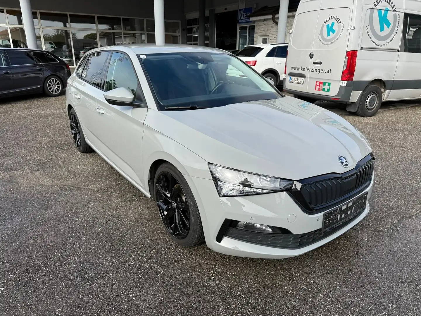 Skoda Scala Ambition DSG/ LED / AHK Grau - 2