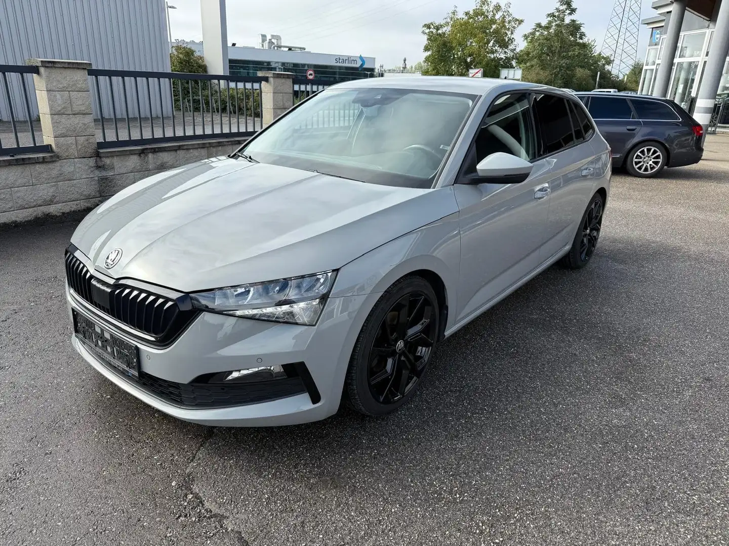 Skoda Scala Ambition DSG/ LED / AHK Grau - 1