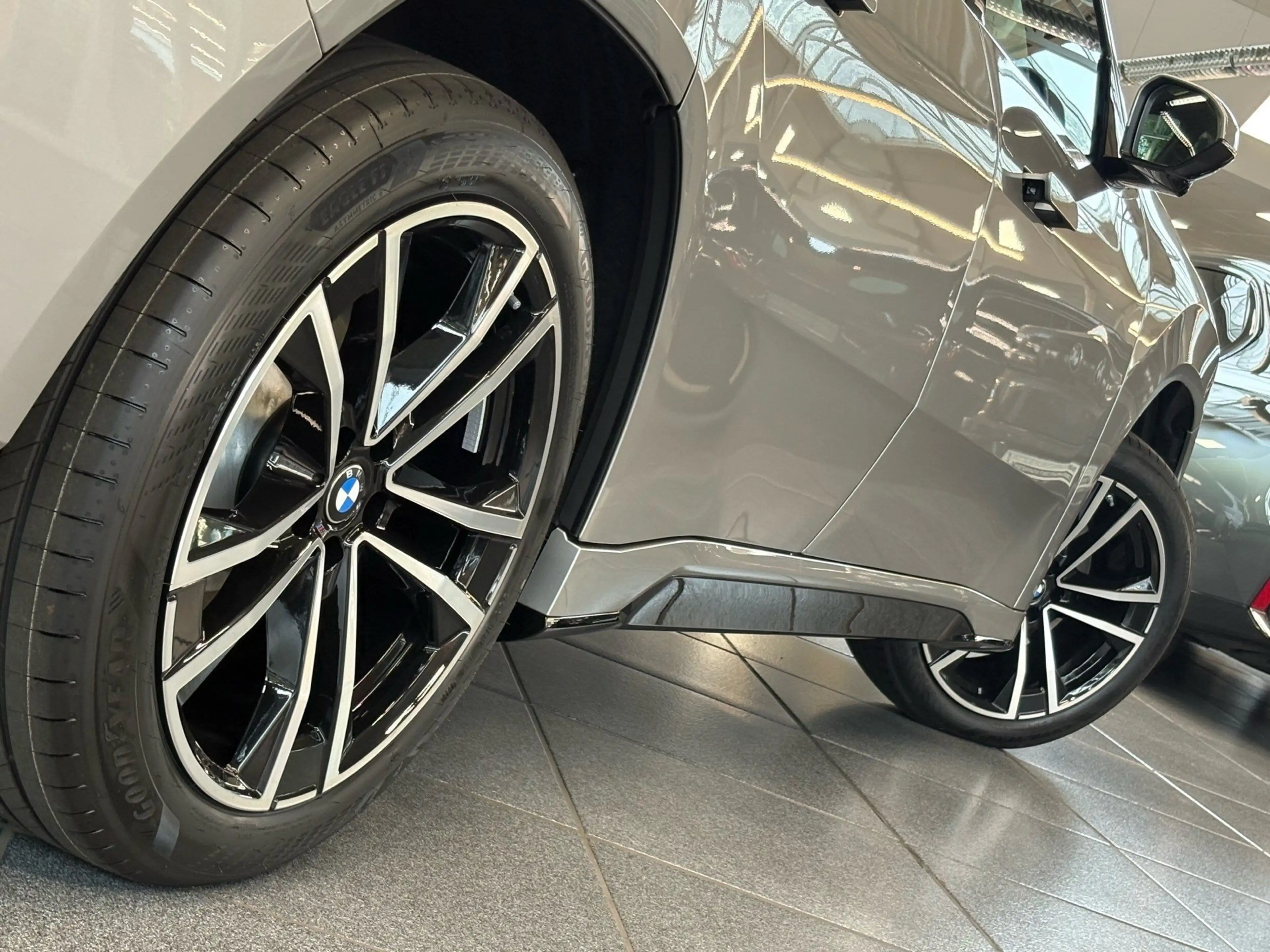 BMW iX3 40 M Sport AHK 3D HuD PA+ H/K — photo 3