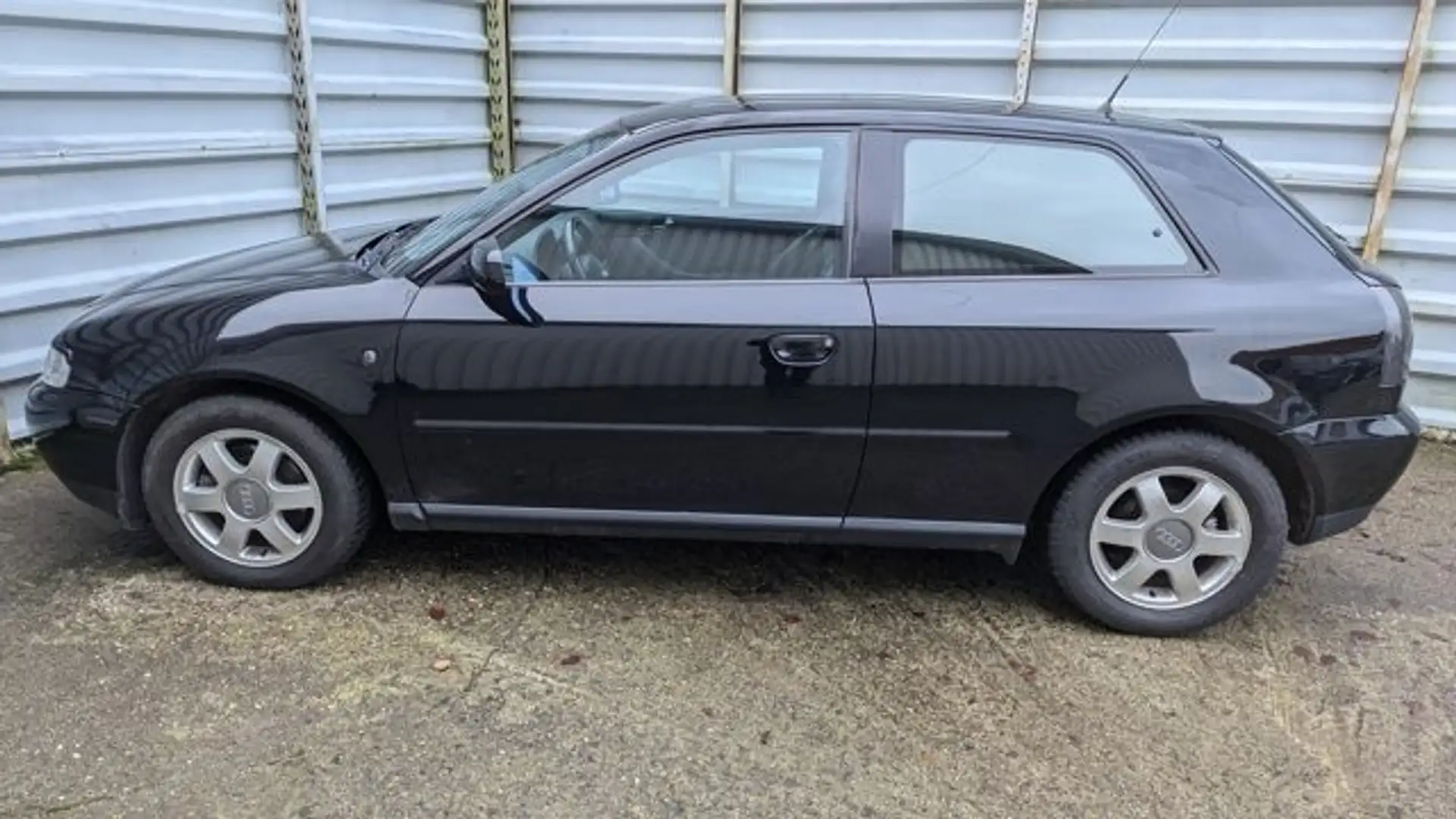 Audi A3 1.8 Ambition*Leder*101.946 Km*Tüv:05/2027* Schwarz - 2