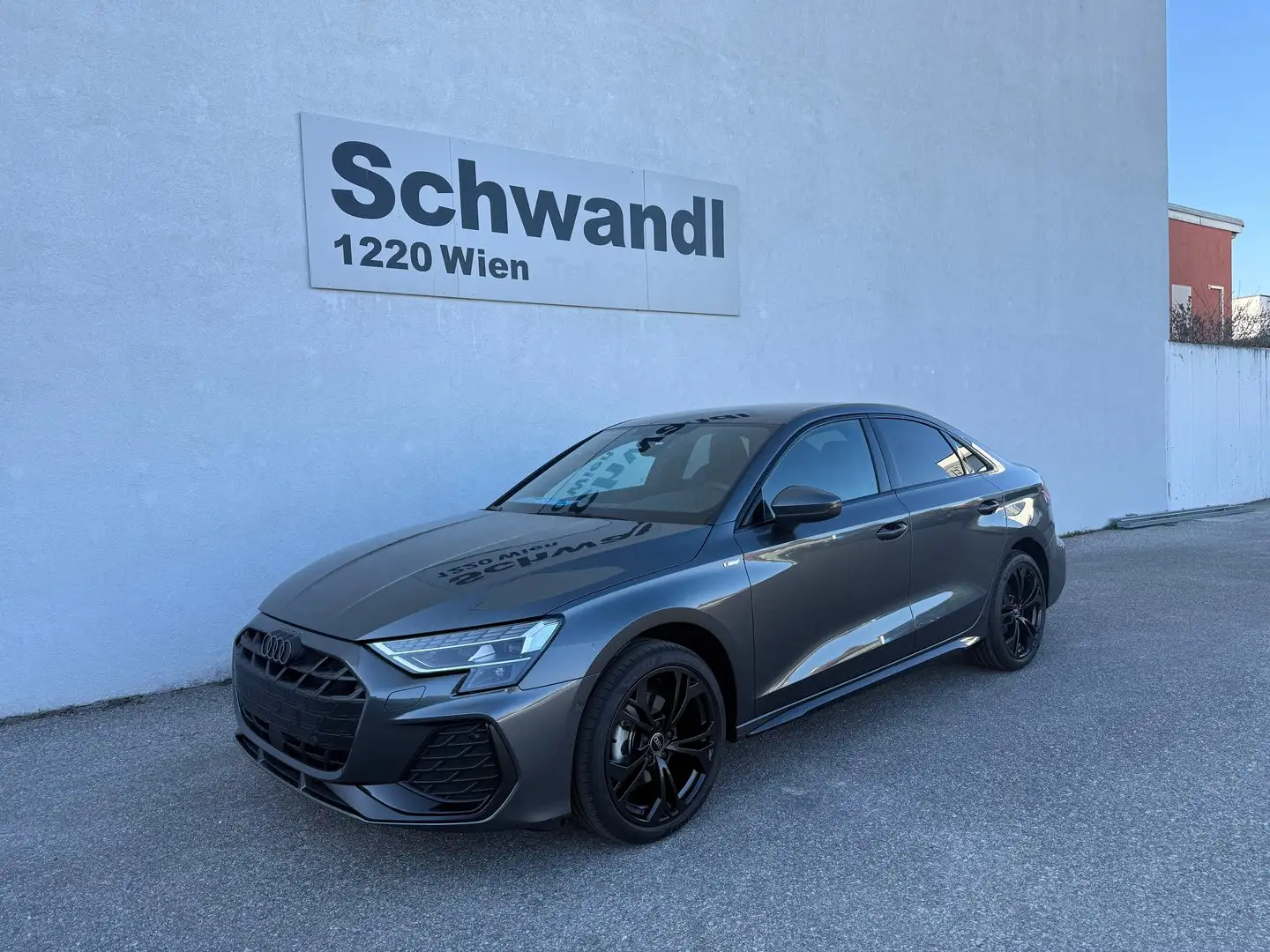 Audi A3 Limousine 35 TFSI S line Grau - 2