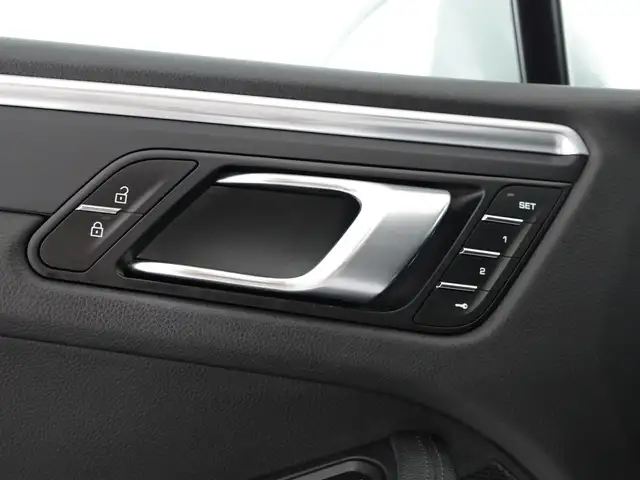 Porsche Macan view 17