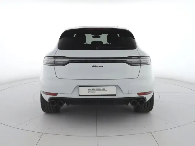 Porsche Macan view 4