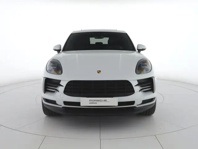 Porsche Macan view 3