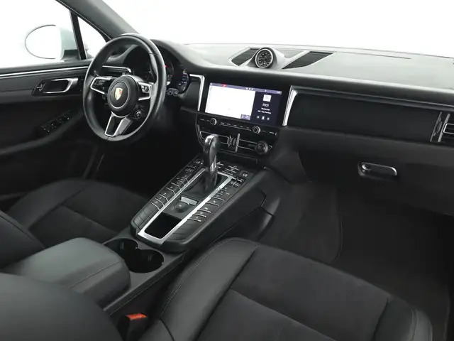 Porsche Macan view 7