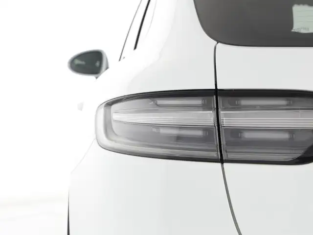 Porsche Macan view 23