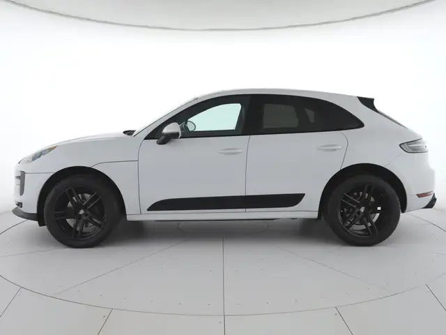 Porsche Macan view 5