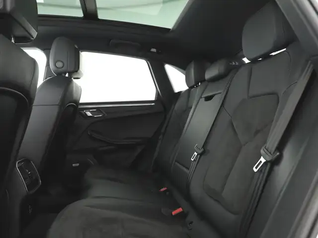 Porsche Macan view 11